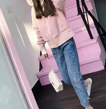 粉色衛衣配什麼褲子如同糖果般甜美俏皮