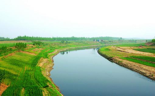 乘坐烏篷搖櫓小船遊大運河