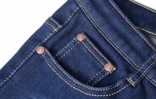 夏天牛仔褲要每天洗嗎黑色牛仔褲第一次怎麼洗不掉色