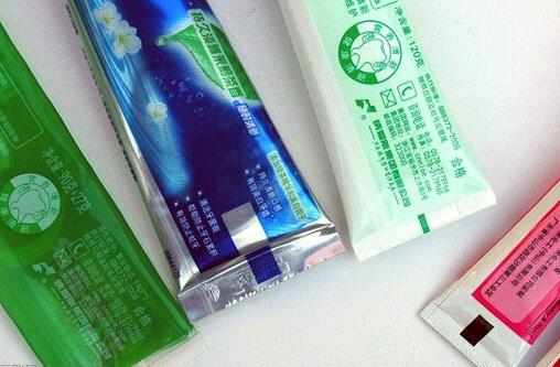 牙膏底部色條代表一些化學成分彩色短線的含義大不同