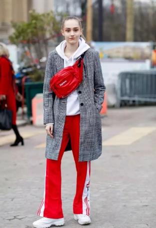 白色連帽衛衣搭配就是這麼潮