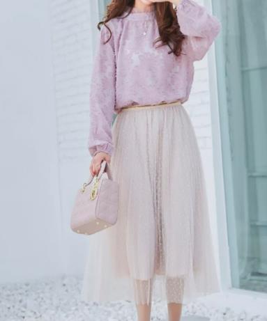 百褶裙搭配什麼上衣暖春的美好從裙擺開始