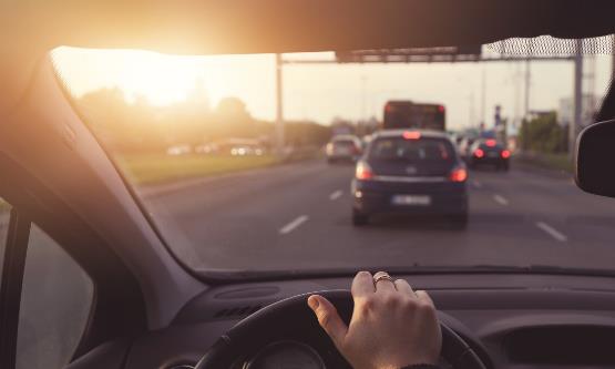 汽車前擋風玻璃貼膜有什麼用汽車擋風玻璃怎樣科學保養