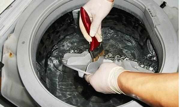 剛洗好的衣服總是會沾滿毛絮原因簡易清潔洗衣機方法小竅門