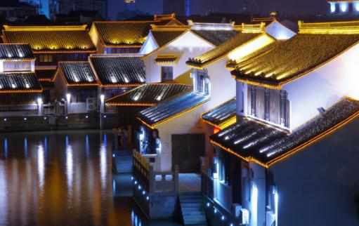 玉琯岩的三絕：字小如蠅頭