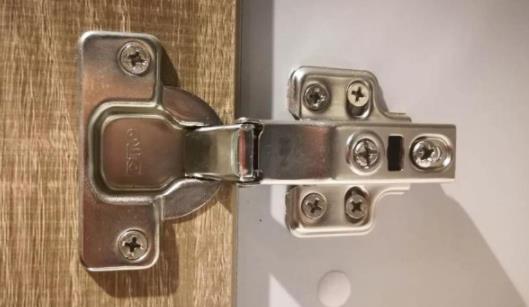 櫥櫃門高低怎麼調鉸鏈櫥櫃門板怎麼選