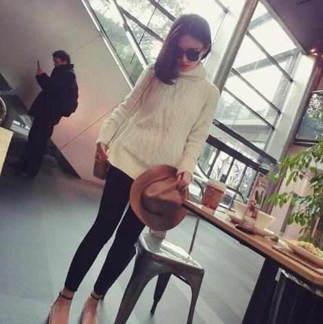 胖女生穿什麼打底衫顯瘦好看各種毛衣針織衫款式圖片欣賞