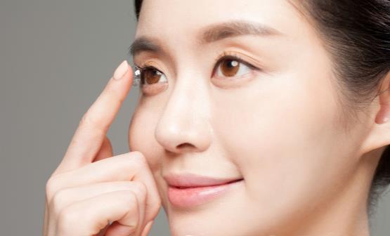 久戴隱形眼鏡的危害三種情况不要戴隱形眼鏡