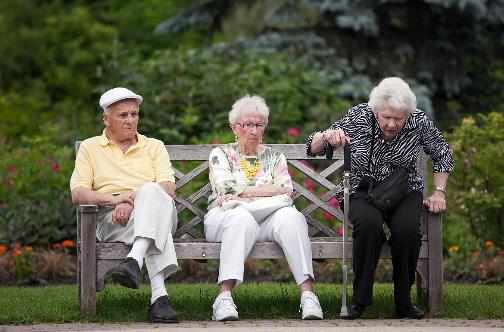 老年人春遊別少了這些東西