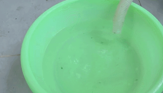 剛洗好的衣服總是會沾滿毛絮原因簡易清潔洗衣機方法小竅門