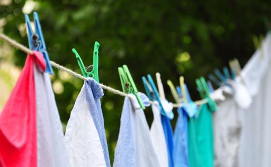 連綿陰雨天拯救又濕又臭的衣服不同布料衣服的保存方法