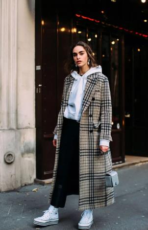 白色連帽衛衣搭配就是這麼潮