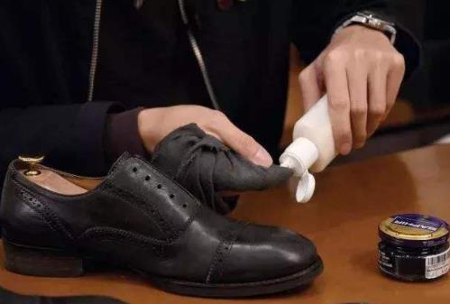 皮鞋受潮容易發黴怎麼辦預防皮鞋發黴的小妙招