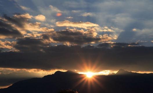 阿里山途徑神秘穀步道賞櫻花