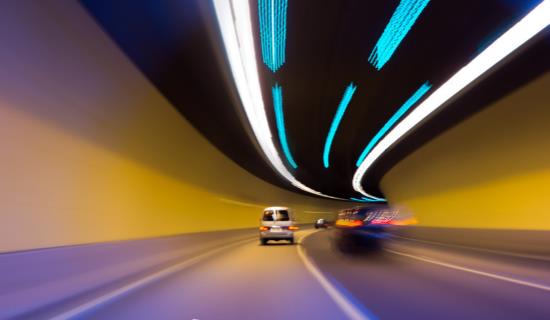 夜間安全開車的十三個要點夜間行車時燈光使用的誤區