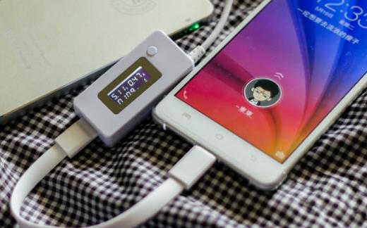 手機的充電誤區邊充邊玩傷手機也傷身體