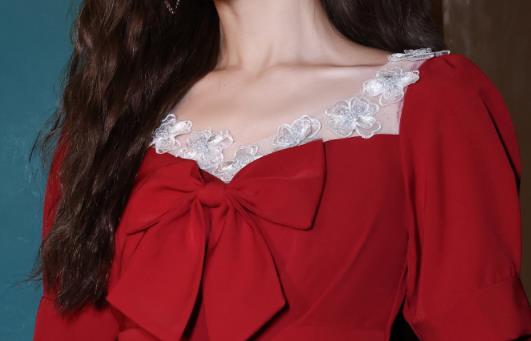 紅色禮服配什麼樣的首飾好看紅色禮服配什麼顏色鞋子好看