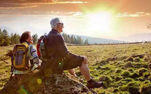 老年人選擇去旅遊準備旅遊需要注意的十個地方