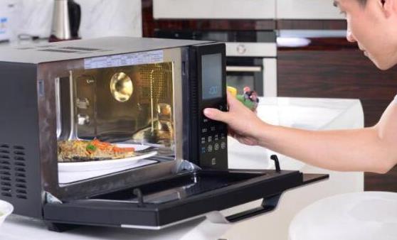 小小的微波爐無所不能微波爐使用的八大原則
