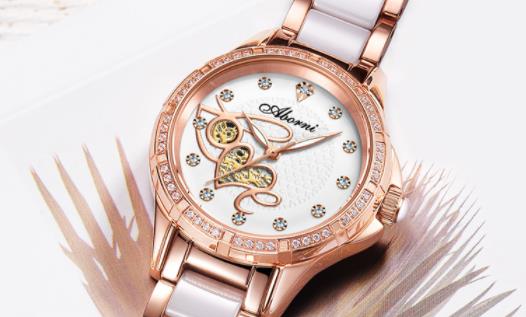 手錶有水霧會自然幹嗎手錶經常有水霧怎麼解决