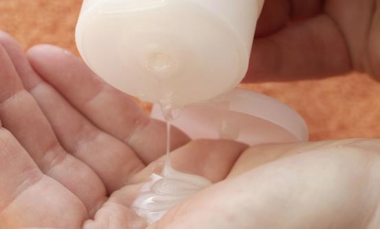 用不完的洗髮乳別急著扔洗髮乳的日常神奇妙用