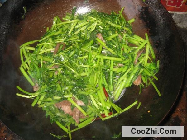茼蒿炒肉做法