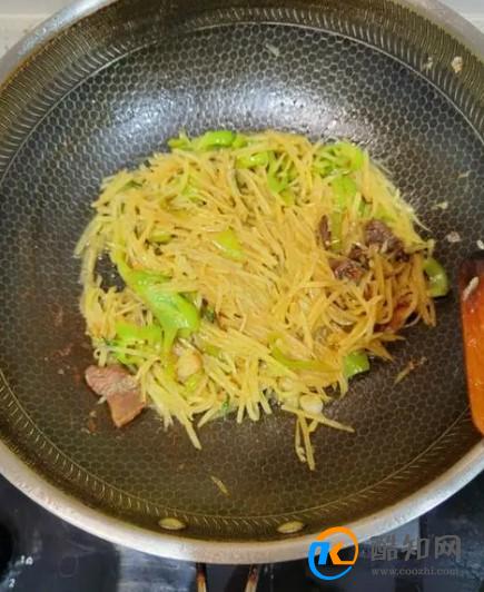 炒土豆丝要注意什么(避免粘锅)