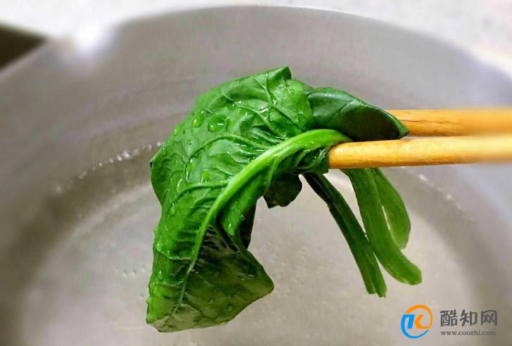 菠菜的家常做法(需要准备好对应的食材)