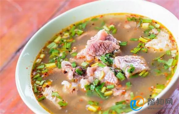 鲜辣羊肉汤家庭做法，汤浓味鲜，天气冷喝一口羊肉汤全身暖暖的