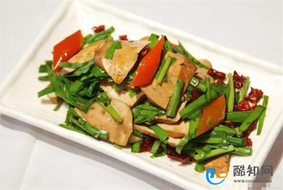 成本不到10块的豆干炒韭菜，嫩滑爽口，一点都不输给大鱼大肉