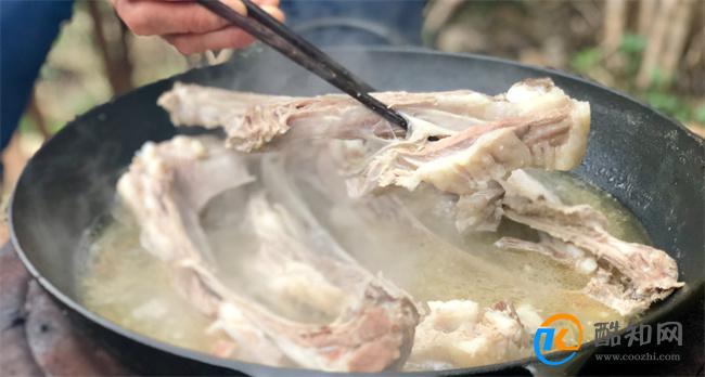 羊排炖多久才能软烂 羊排需要炖多久